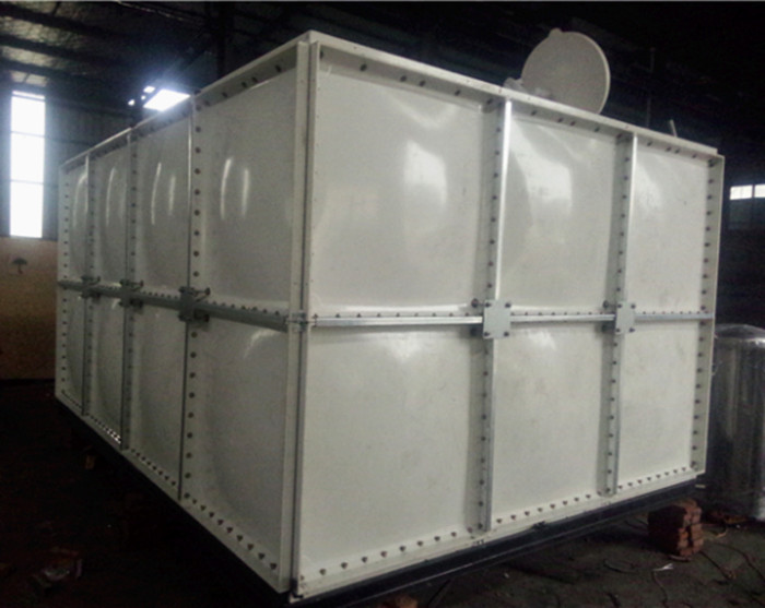 玻璃鋼水箱重量輕想有輕便式的美稱(chēng)