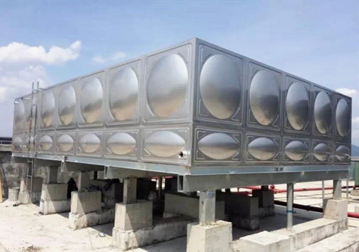 地面不平整，需要為不銹鋼水箱做基礎