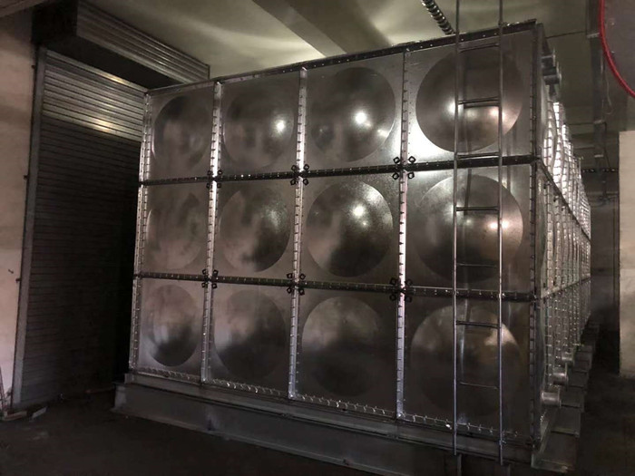 為什么鍍鋅水箱內(nèi)出現(xiàn)青苔呢?