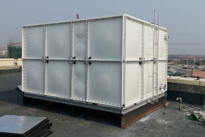 玻璃鋼水箱的優(yōu)勢是什么?