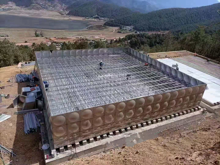 安裝不銹鋼水箱應(yīng)設(shè)置的管道和附件有哪些?